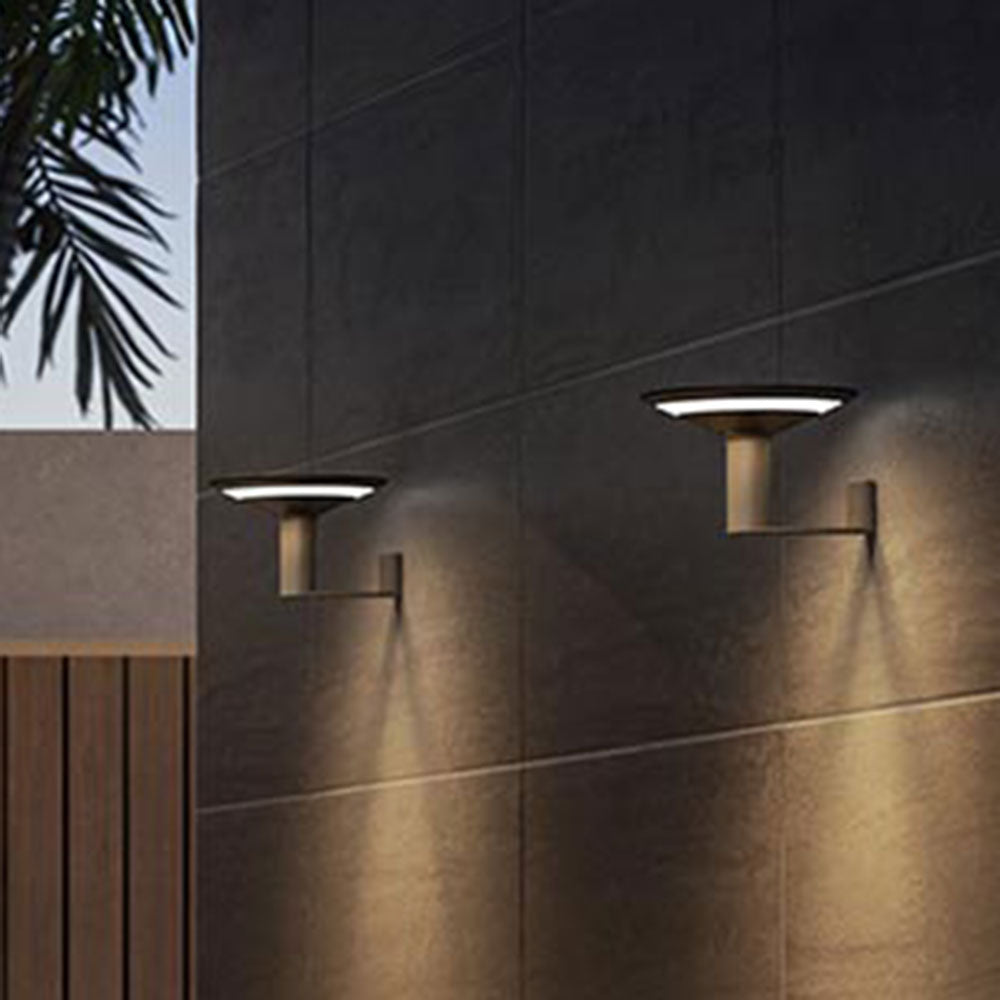 Zwei Klewe Keope Wall Akku-Solar-Wandleuchten